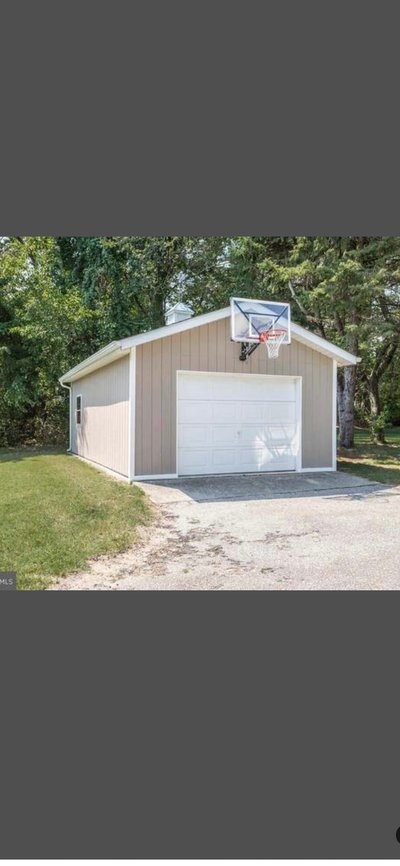20×10 Garage in Glen Burnie, MD near 322 Highland Dr