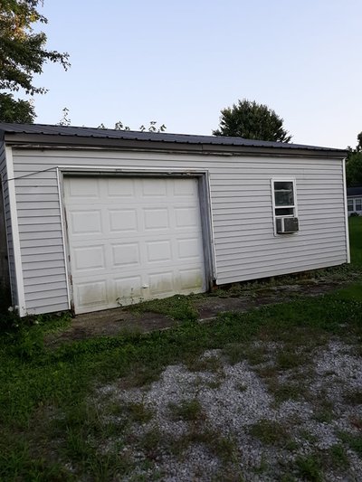 20 x 21 Garage in Spencer, Indiana near [object Object]