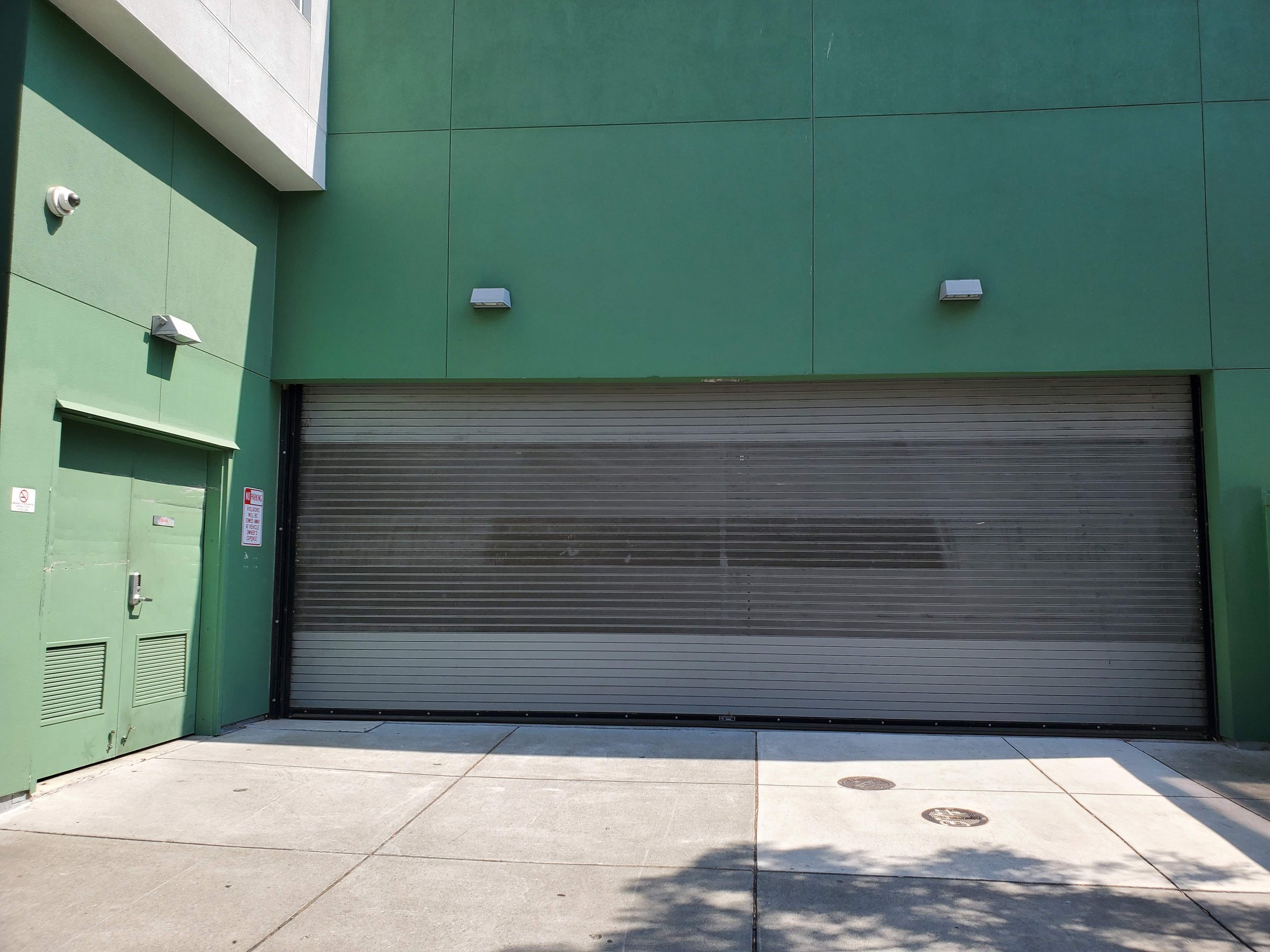 20x10 Garage self storage unit in Oakland, CA