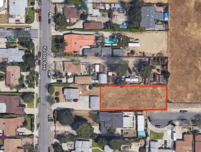30 x 10 Unpaved Lot in Los Angeles, California near 14212 Pierce St, Pacoima, CA 91331-5350, United States
