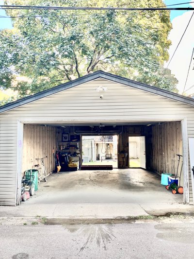 23 x 20 Garage in Chicago, Illinois near [object Object]