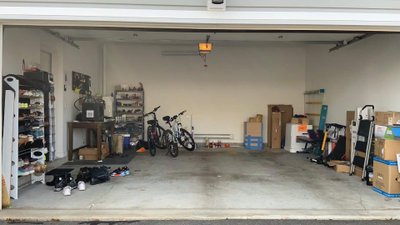 Small 10×10 Garage in Vernon, Connecticut