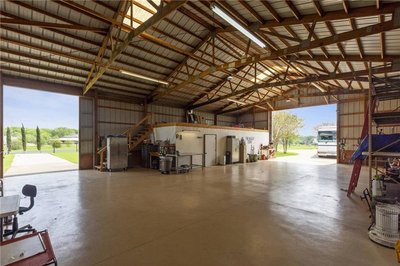 100 x 22 Warehouse in Hutto, Texas near [object Object]