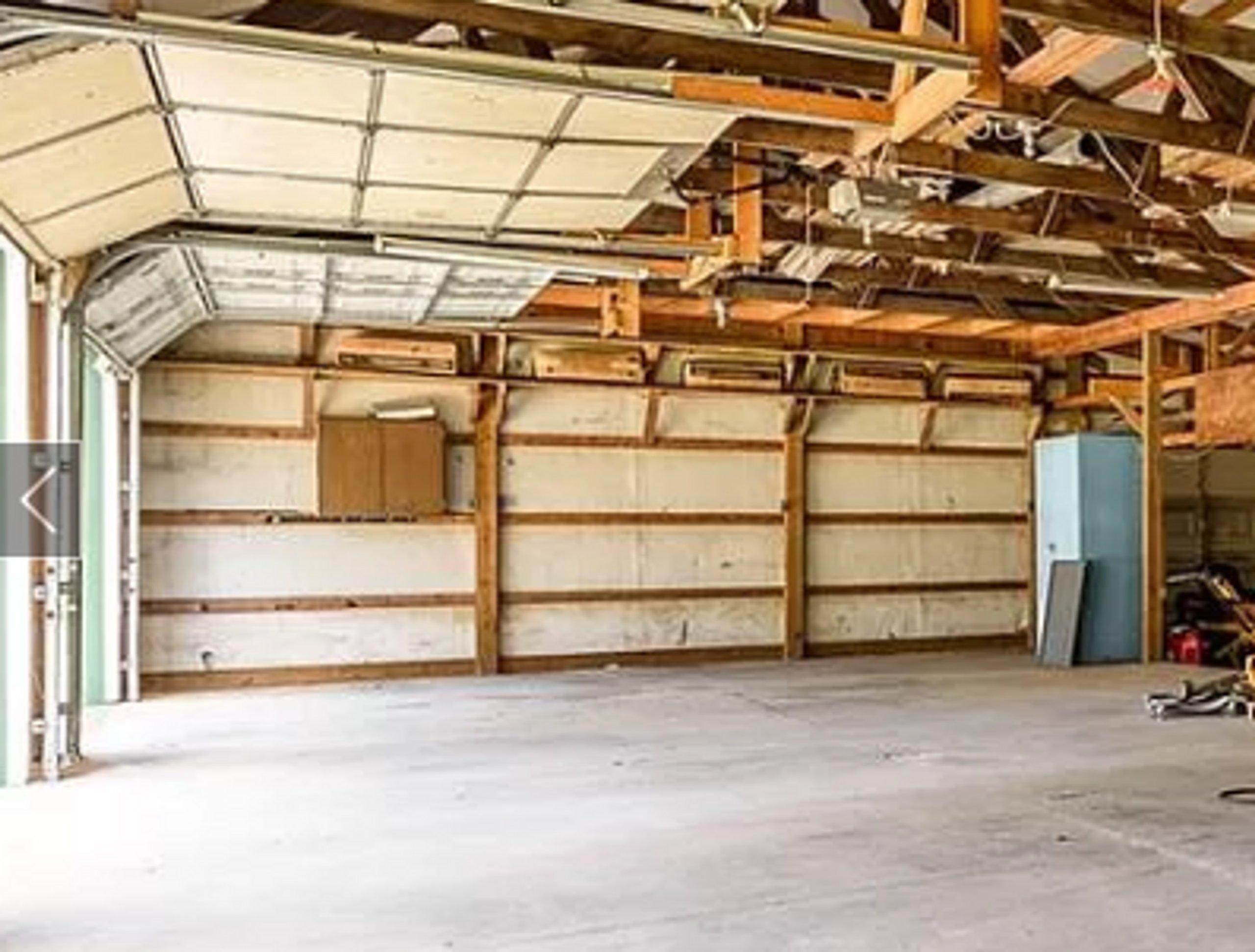 20x10 Garage self storage unit in Scottsburg, IN