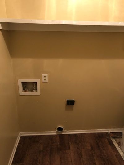 Small 5×5 Closet in Gulfport, Mississippi