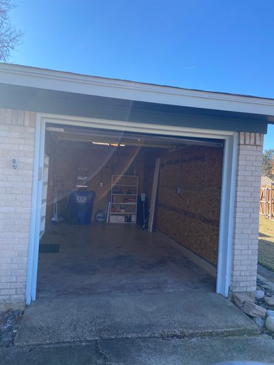 12x20 Garage self storage unit in Farmers Branch, TX