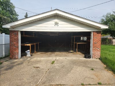 Small 10×20 Garage in Warren, Michigan
