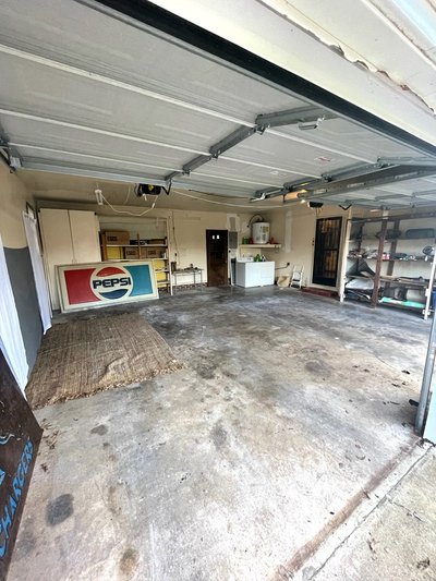 Medium 10×20 Garage in Huntsville, Alabama