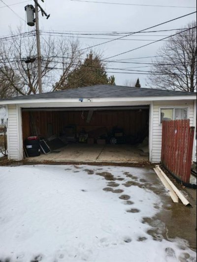 Medium 10×20 Garage in Warren, Michigan