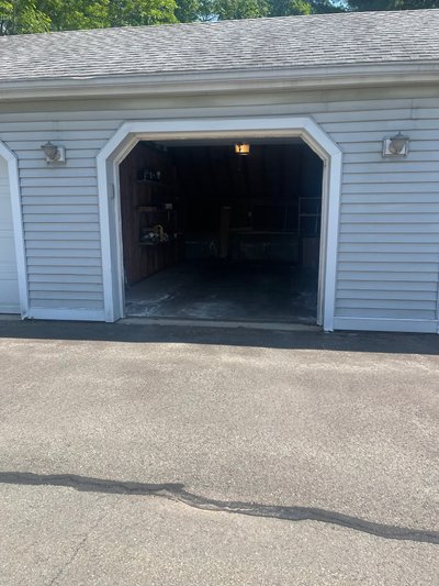 10 x 20 Garage in Vernon, Connecticut near [object Object]