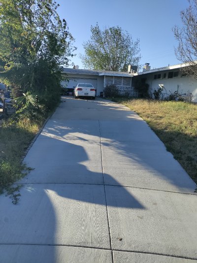 Large 10×40 Driveway in Riverside, California