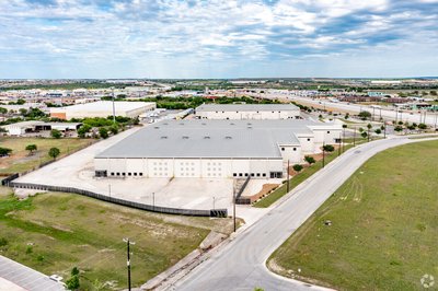100 x 200 Warehouse in San Antonio, Texas