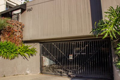 19 x 8 Garage in West Hollywood, California