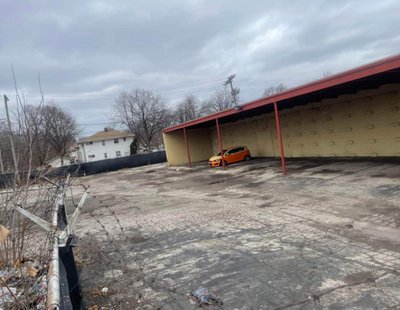 40 x 20 Parking Lot in Milwaukee, Wisconsin near [object Object]