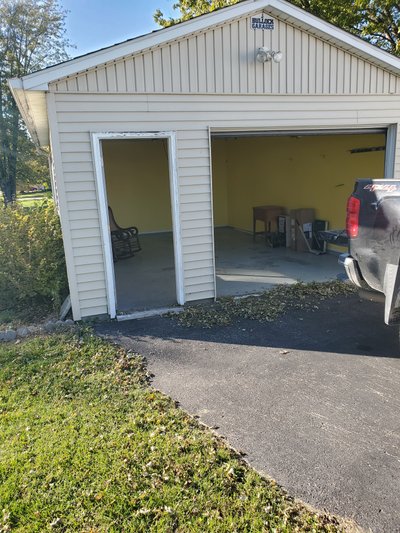 12 x 12 Garage in Windsor, Illinois