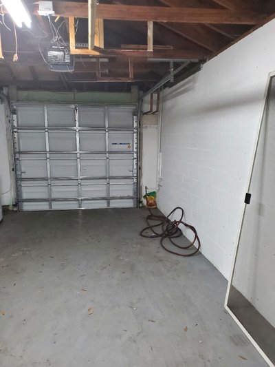 10 x 10 Garage in Tampa, Florida