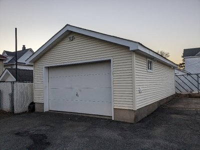 28 x 18 Garage in East Rutherford, New Jersey