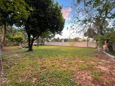 60 x 30 Unpaved Lot in Fort Lauderdale, Florida