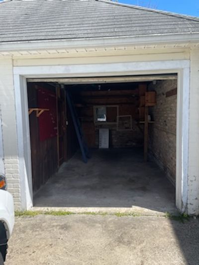 20×10 Garage in Wallingford, Connecticut