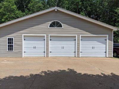 Small 10×15 Parking Garage in Chickamauga, Georgia