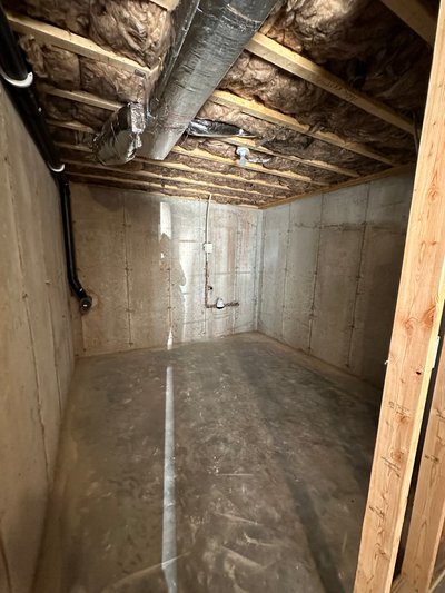 Small 10×10 Basement in Manchester, Connecticut