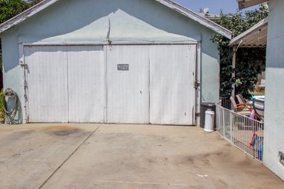8×17 self storage unit at Willow Brook Ave Los Angeles, California