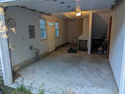 Small 10×15 Garage in Danbury, Connecticut