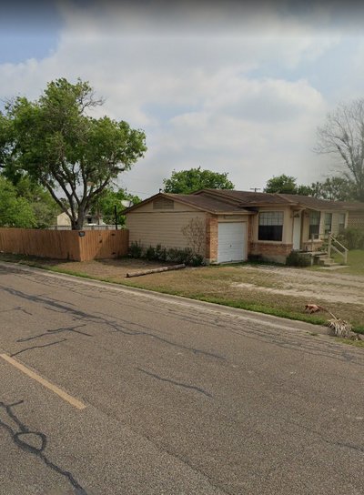 Medium 10×20 Garage in Harlingen, Texas