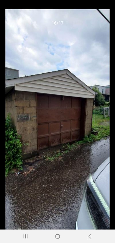 Small 10×20 Garage in McKees Rocks, Pennsylvania