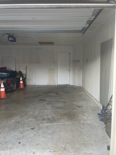 18 x 20 Garage in Lancaster, Texas