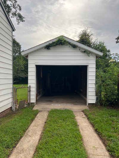 Small 10×15 Garage in Cantonment, Florida