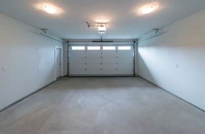 Large 20×20 Garage in Lithia, Florida