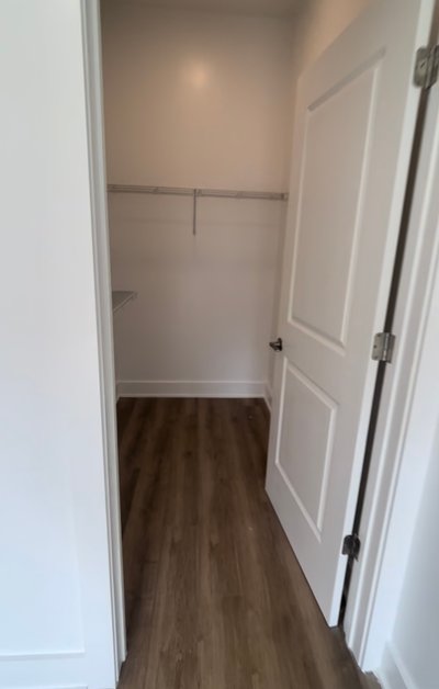 Small 5×5 Closet in Jersey City, New Jersey