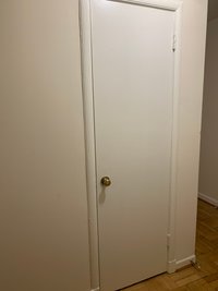 2 x 2 Closet in Arlington, Virginia