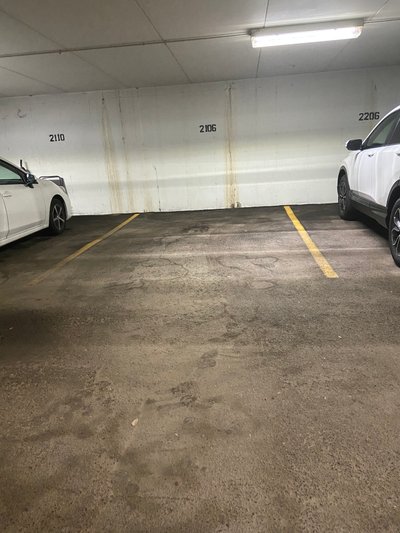 Medium 10×20 Parking Garage in Lake Bluff, Illinois