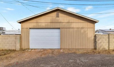 Medium 10×20 Garage in Phoenix, Arizona