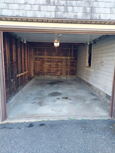 12×25 Garage in Derby, Connecticut