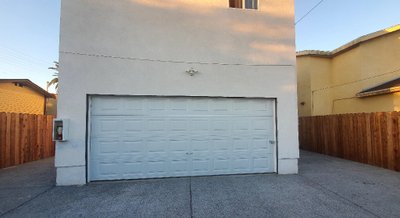 25 x 25 Garage in Los Angeles, California