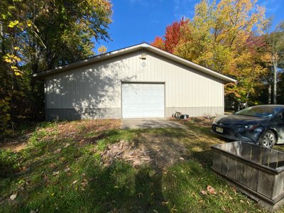 15 x 15 Garage in Highland Charter Twp, Michigan