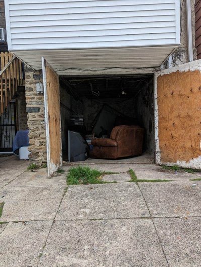 Small 10×15 Garage in Philadelphia, Pennsylvania