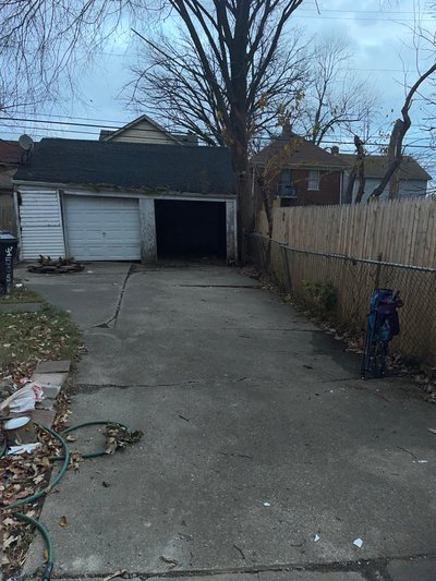 20 x 20 Garage in Detroit, Michigan