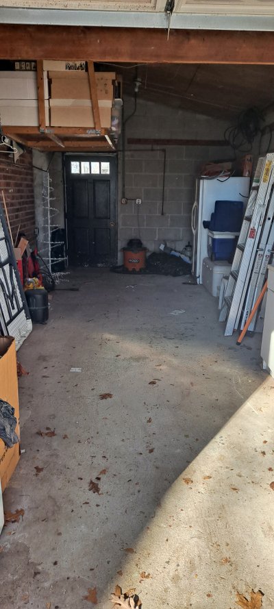 Medium 10×30 Garage in Deer Park, New York