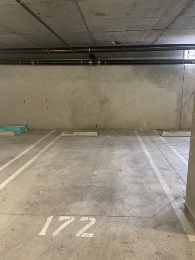 20 x 12 Parking Garage in Glendale, California