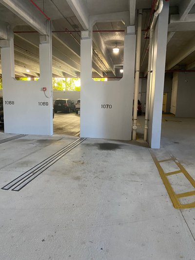 20 x 10 Parking Garage in Aventura, Florida