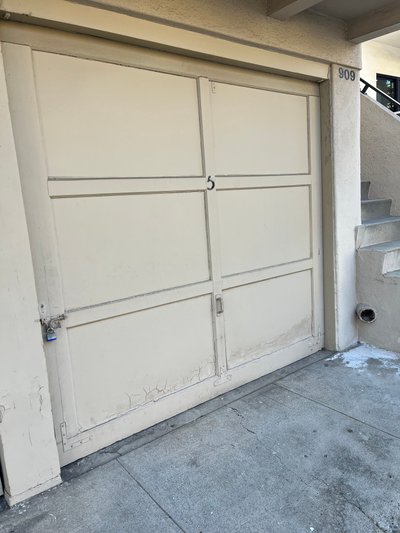 25 x 9 Parking Garage in West Hollywood, California