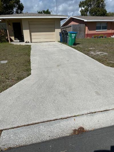 30 x 20 Driveway in Seminole, Florida near [object Object]