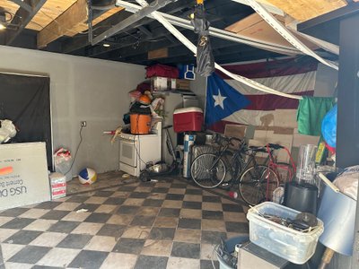 Small 15×25 Garage in Newark, New Jersey