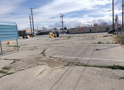 Small 10×20 Parking Lot in Lancaster, California