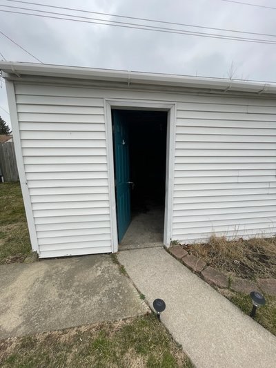 Medium 10×20 Garage in Roseville, Michigan