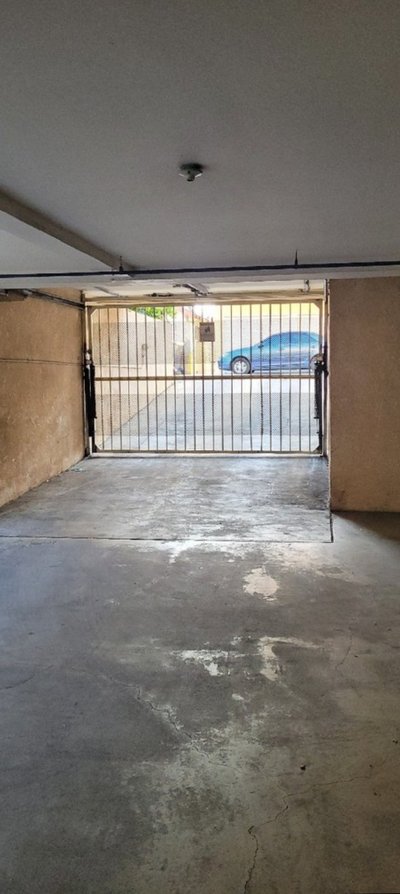 20 x 10 Parking Garage in Long Beach, California near [object Object]